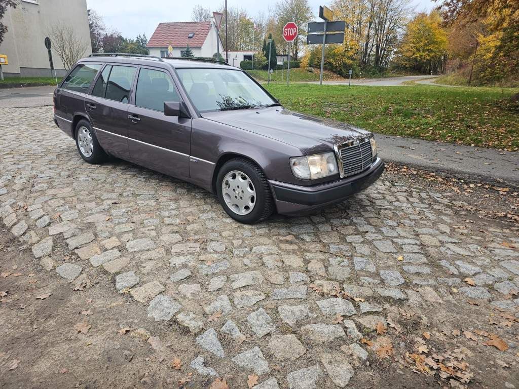 Fahrzeugabbildung Mercedes-Benz 300 TE-24 ( 124 ) voll renoviert, Schaltgetriebe