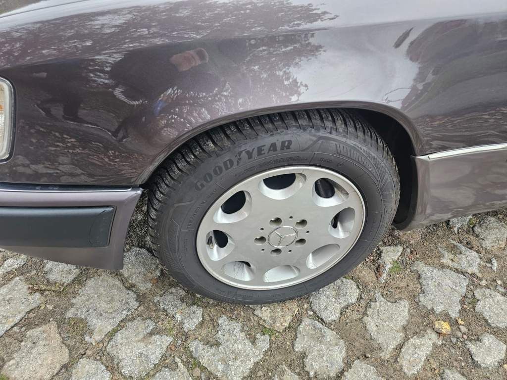 Fahrzeugabbildung Mercedes-Benz 300 TE-24 ( 124 ) voll renoviert, Schaltgetriebe