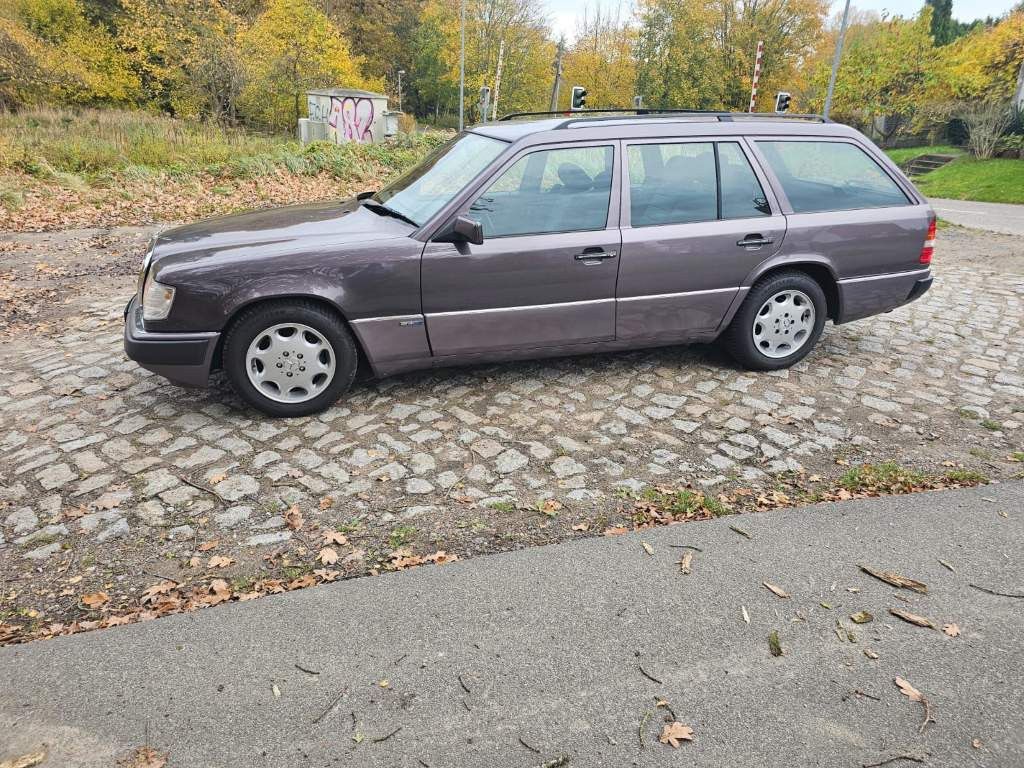 Fahrzeugabbildung Mercedes-Benz 300 TE-24 ( 124 ) voll renoviert, Schaltgetriebe