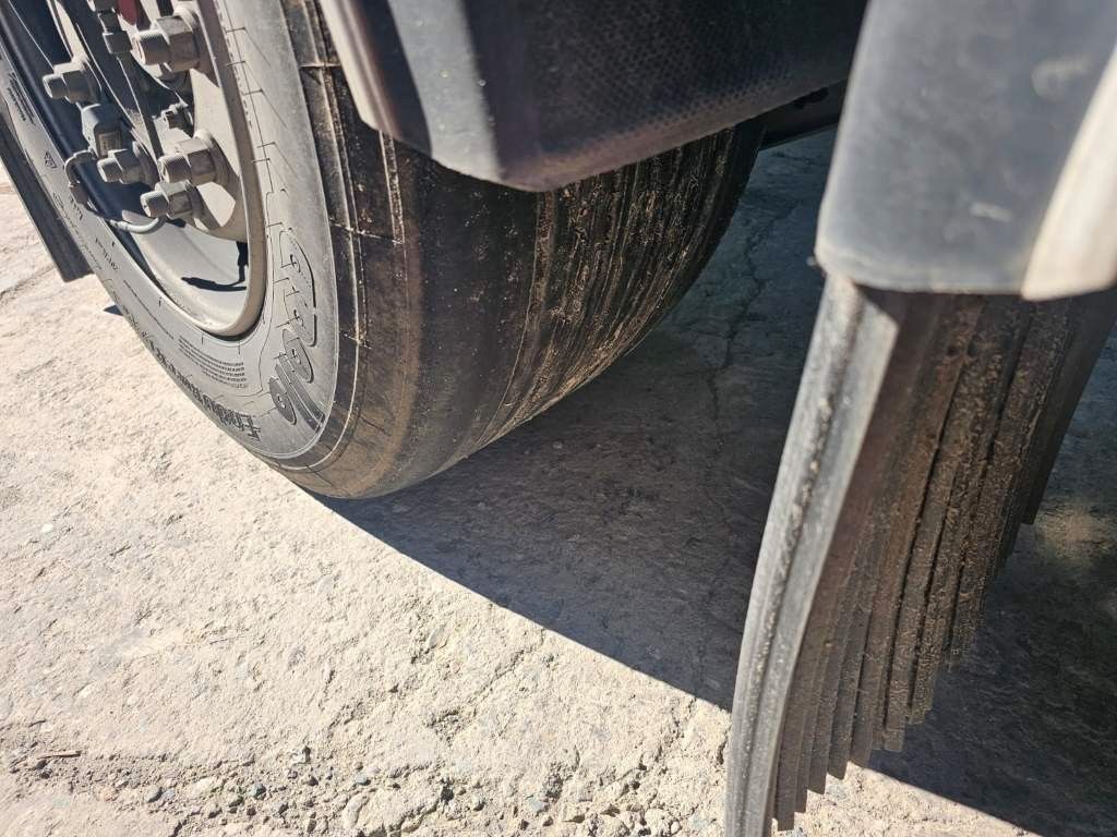 Fahrzeugabbildung Wielton Vario Containerchassis, Reifendruckkontrolle