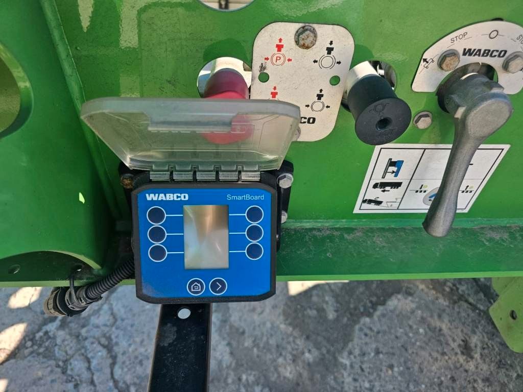 Fahrzeugabbildung Wielton Vario Containerchassis, Reifendruckkontrolle