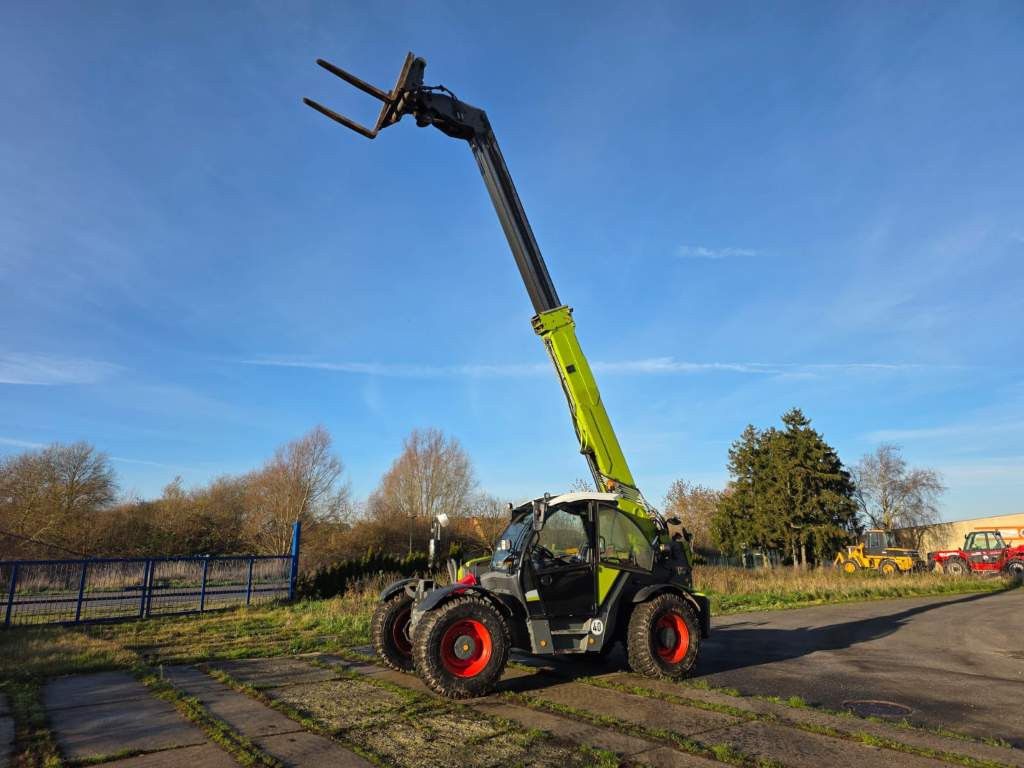 Fahrzeugabbildung Andere Claas 960 Scorpion VP mit Schaufel + Pal.Gabel