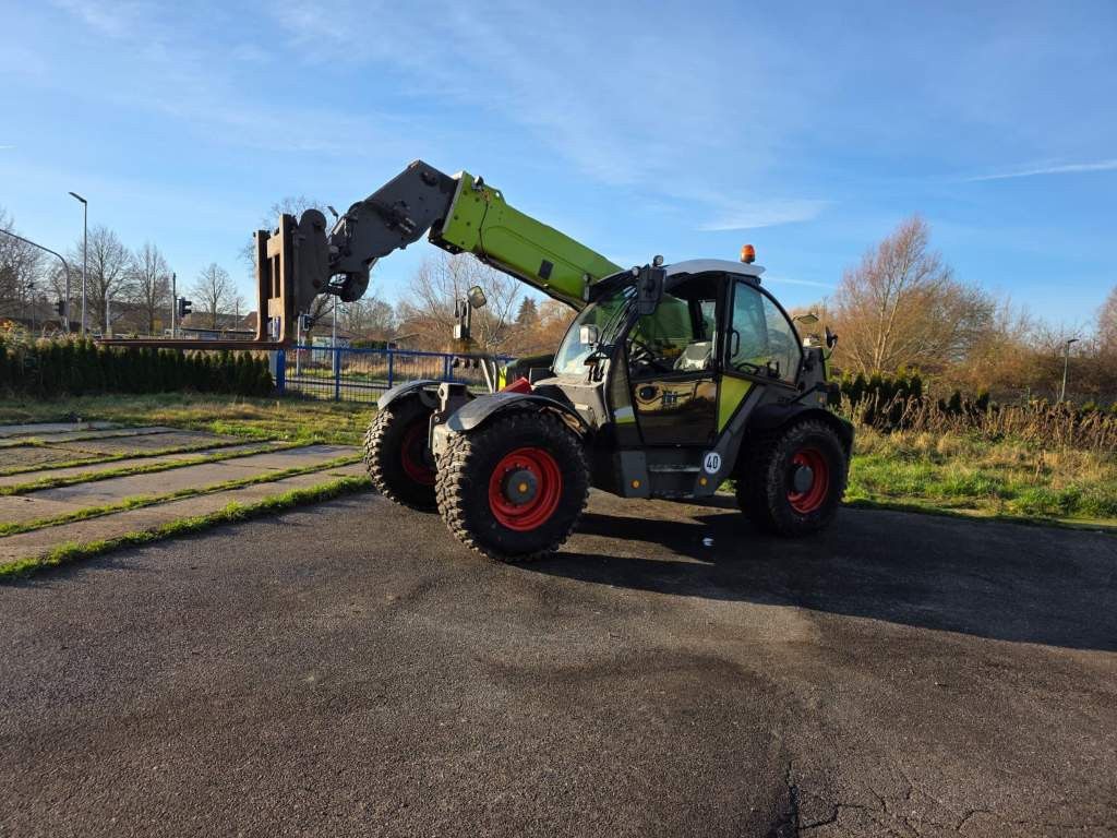 Fahrzeugabbildung Andere Claas 960 Scorpion VP mit Schaufel + Pal.Gabel