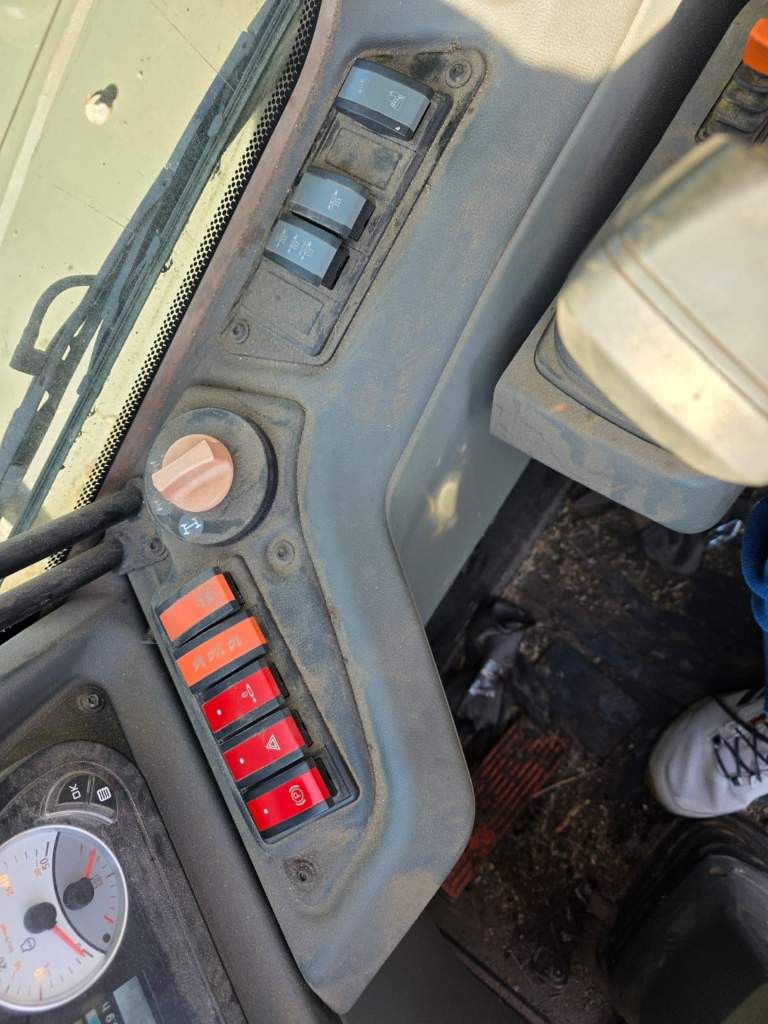 Fahrzeugabbildung Andere Claas 960 Scorpion VP mit Schaufel + Pal.Gabel