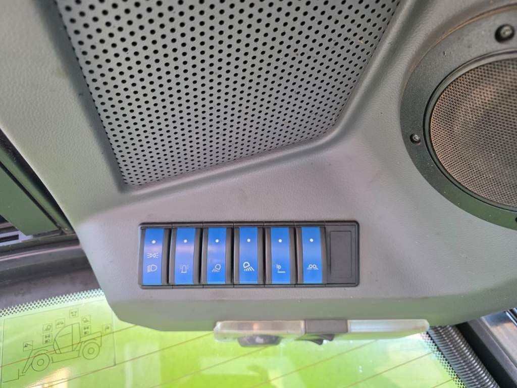 Fahrzeugabbildung Andere Claas 960 Scorpion VP mit Schaufel + Pal.Gabel