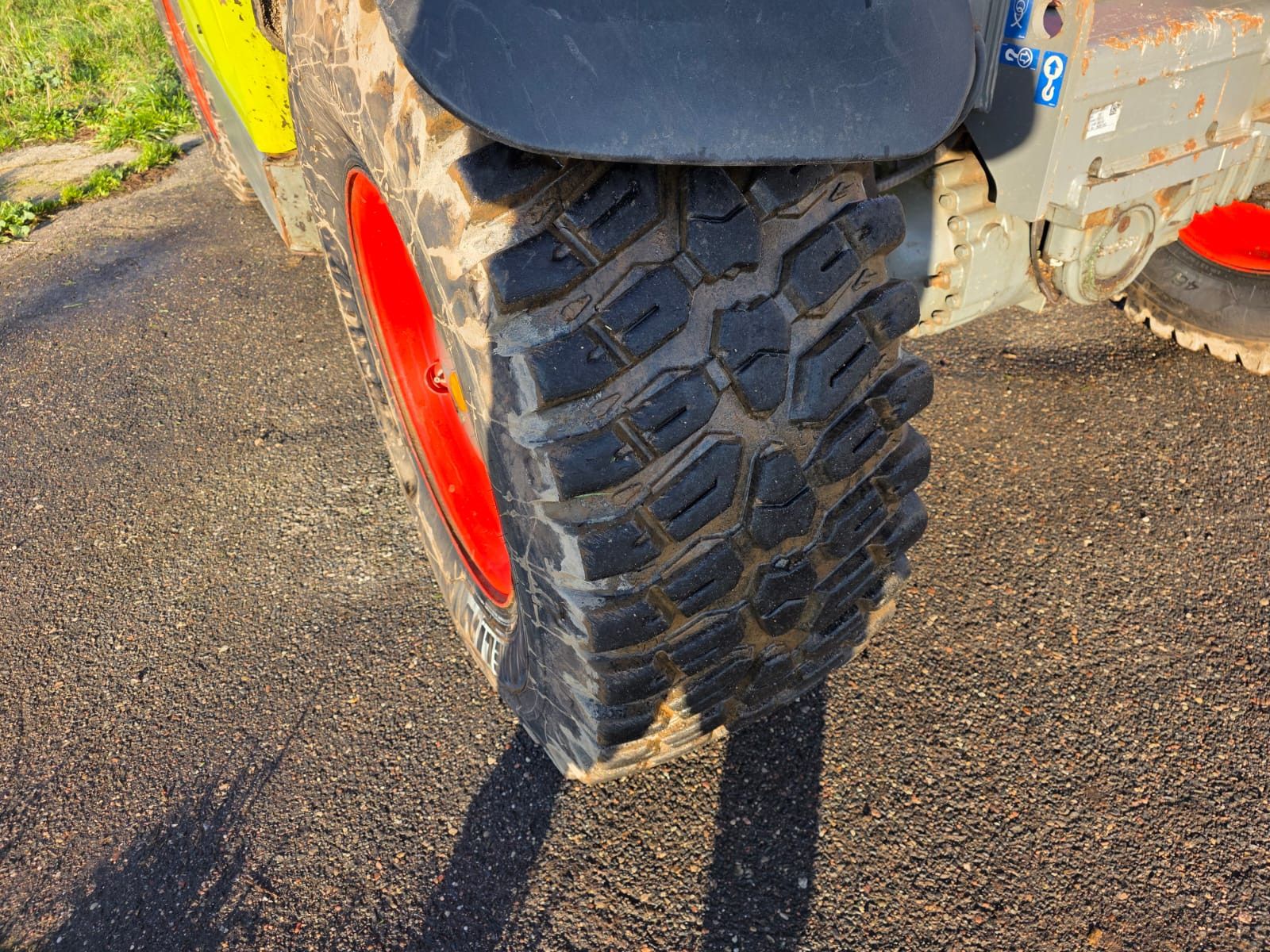 Fahrzeugabbildung Andere Claas 960 Scorpion VP mit Schaufel + Pal.Gabel