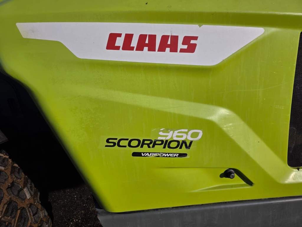 Fahrzeugabbildung Andere Claas 960 Scorpion VP mit Schaufel + Pal.Gabel