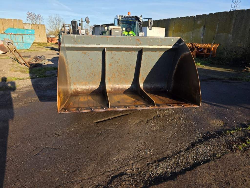 Fahrzeugabbildung Andere Claas 960 Scorpion VP mit Schaufel + Pal.Gabel