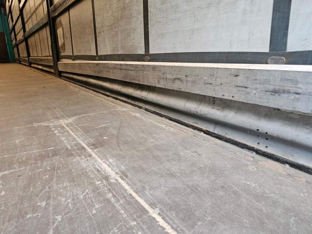 Fahrzeugabbildung Krone Gardine Standard, Plaettenkasten, Liftachse