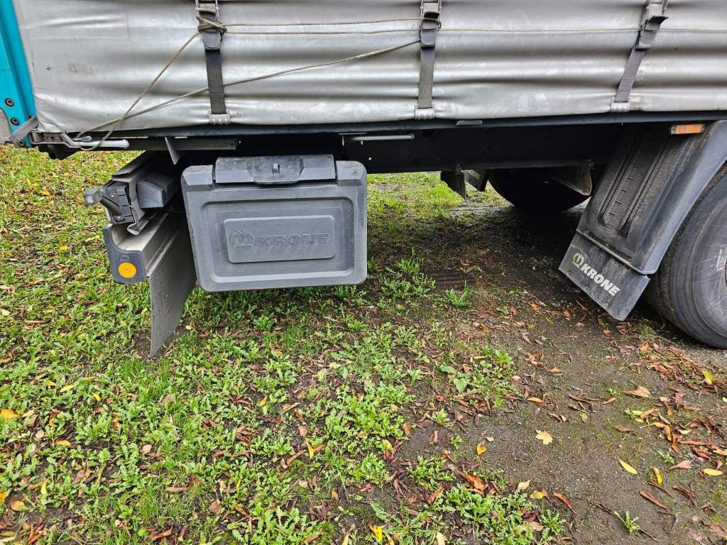 Fahrzeugabbildung Krone Gardine Standard, Plaettenkasten, Liftachse