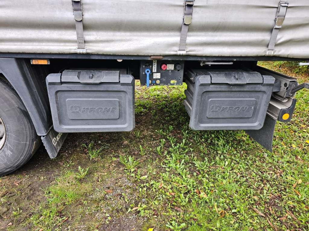 Fahrzeugabbildung Krone Gardine Standard, Plaettenkasten, Liftachse