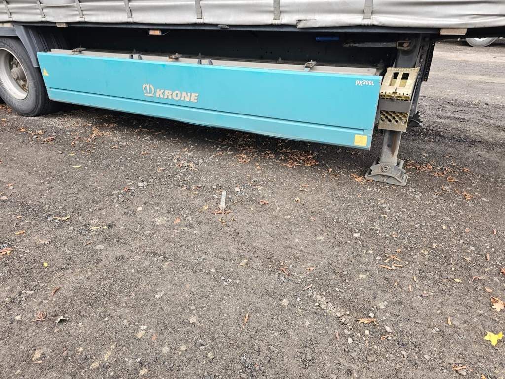 Fahrzeugabbildung Krone Gardine Standard, Plaettenkasten, Liftachse