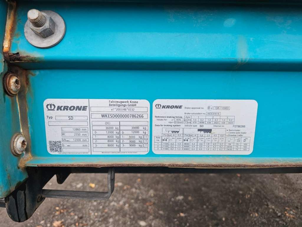 Fahrzeugabbildung Krone Gardine Standard, Plaettenkasten, Liftachse