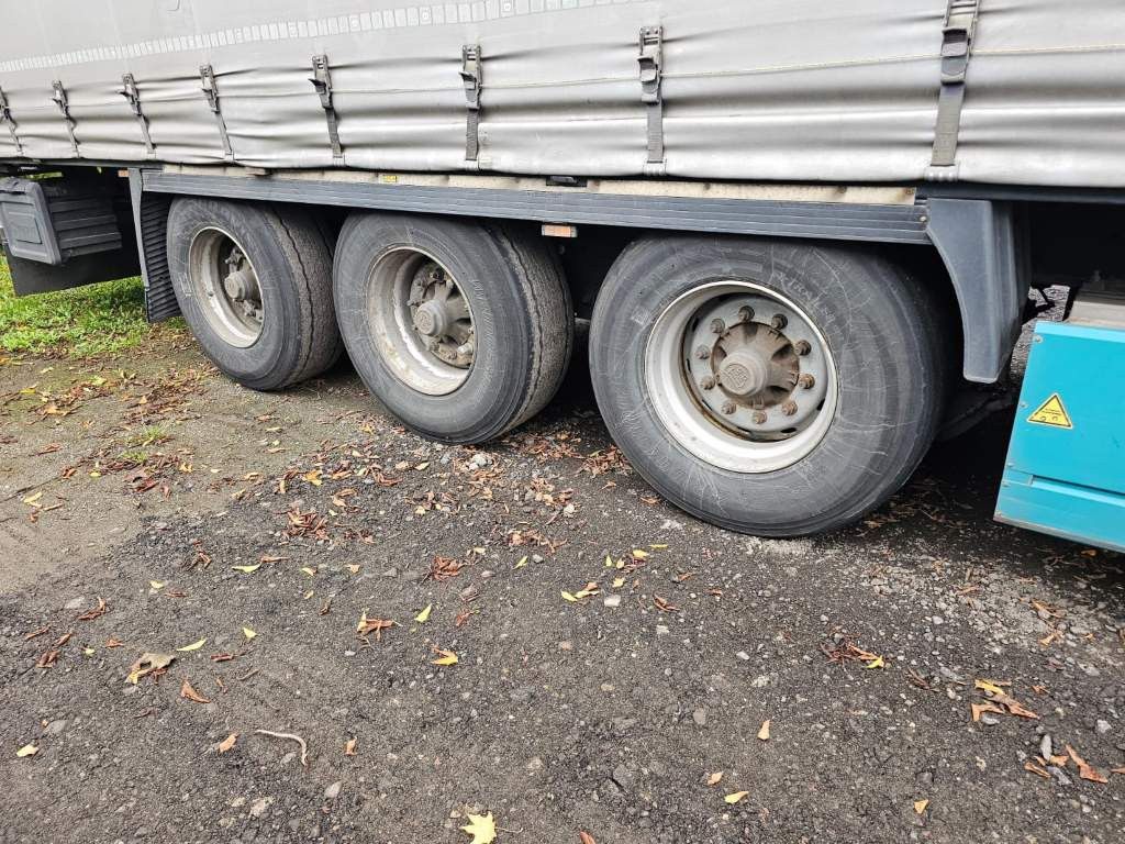 Fahrzeugabbildung Krone Gardine Standard, Plaettenkasten, Liftachse