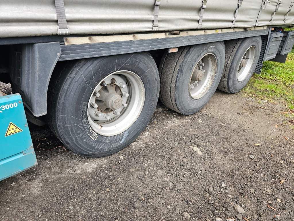 Fahrzeugabbildung Krone Gardine Standard, Plaettenkasten, Liftachse