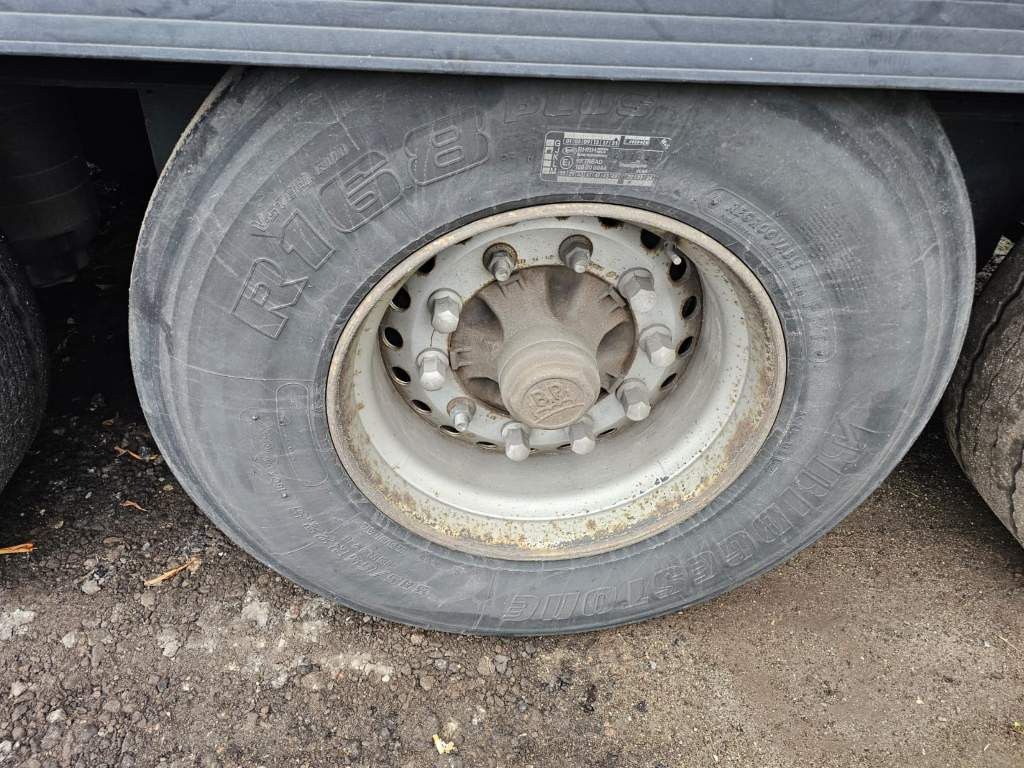 Fahrzeugabbildung Krone Gardine Standard, Plaettenkasten, Liftachse