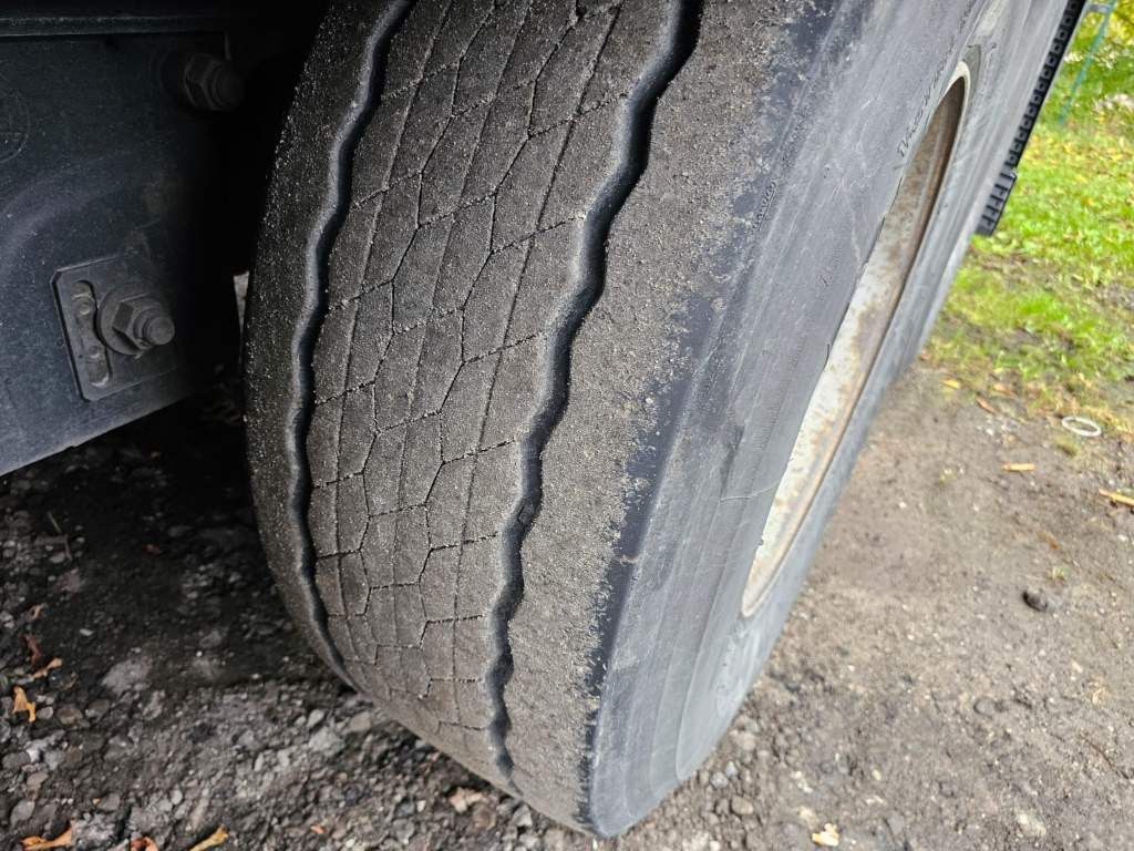 Fahrzeugabbildung Krone Gardine Standard, Plaettenkasten, Liftachse