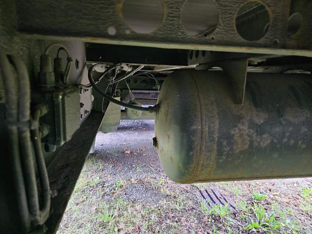 Fahrzeugabbildung Krone Gardine Standard, Plaettenkasten, Liftachse