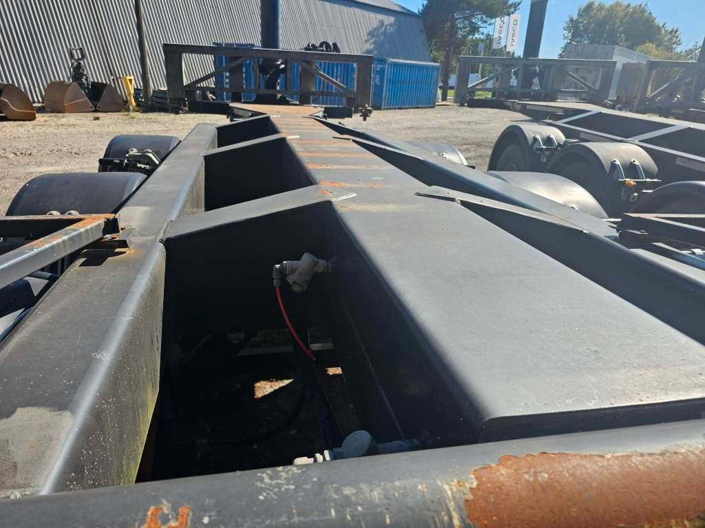 Fahrzeugabbildung Fliegl Kippchassis, Lift, SAF Scheibe