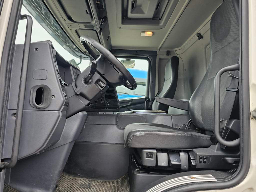 Fahrzeugabbildung Scania P400 mit Orten Schwenkwand und Orten Schwenkwand