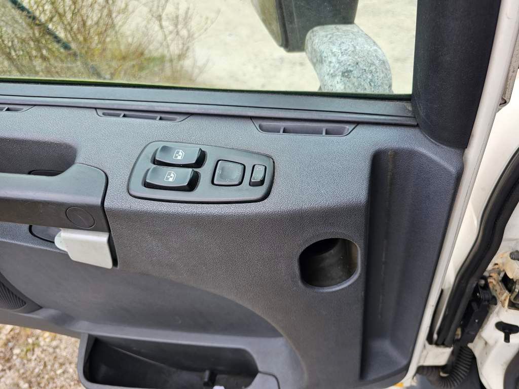 Fahrzeugabbildung Scania P400 mit Orten Schwenkwand und Orten Schwenkwand