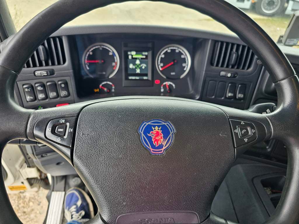 Fahrzeugabbildung Scania P400 mit Orten Schwenkwand und Orten Schwenkwand