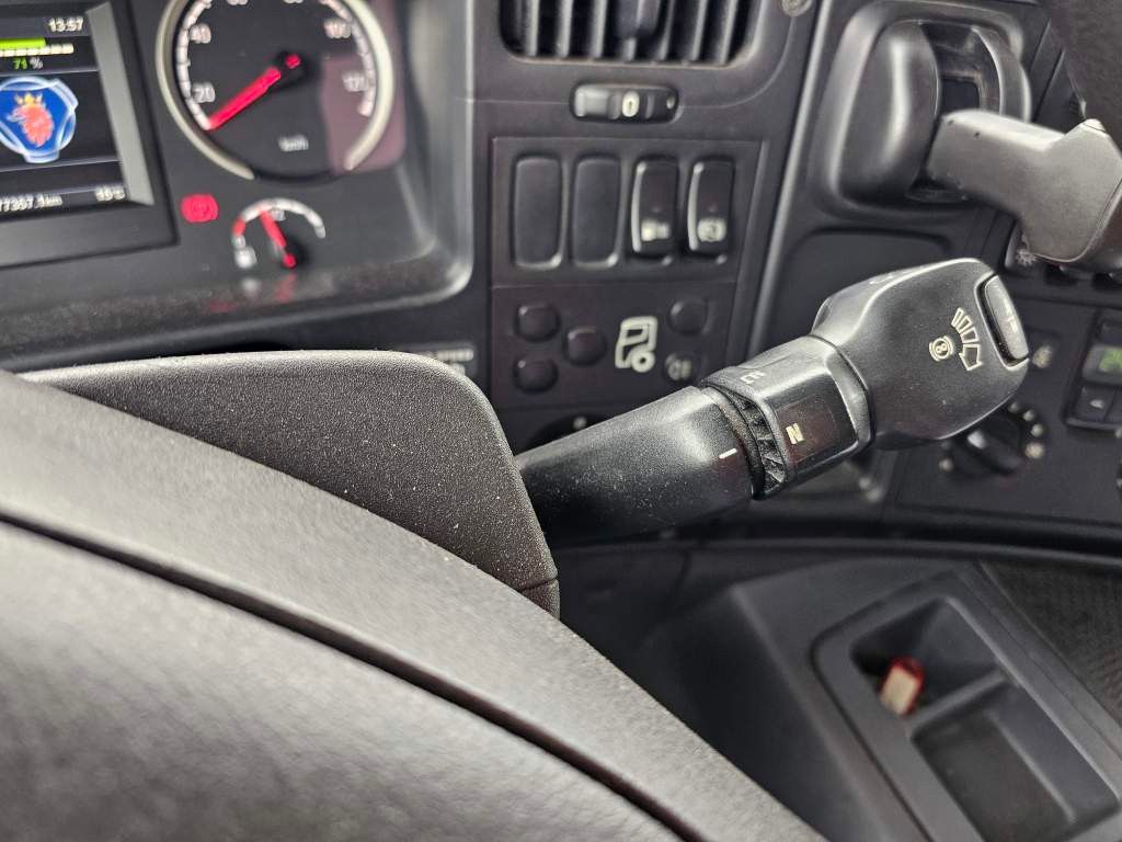 Fahrzeugabbildung Scania P400 mit Orten Schwenkwand und Orten Schwenkwand
