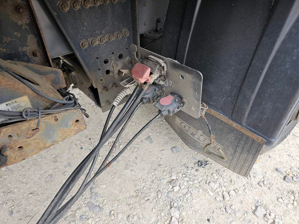 Fahrzeugabbildung Scania P400 mit Orten Schwenkwand und Orten Schwenkwand