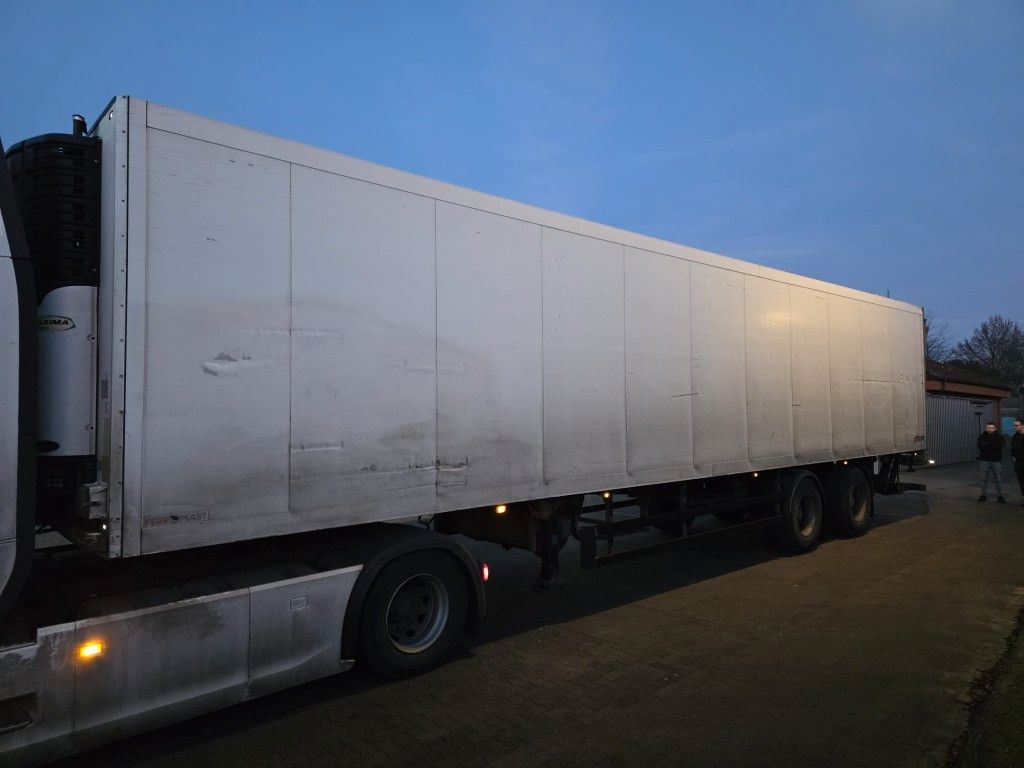 Fahrzeugabbildung Schmitz Cargobull City Tiefkühler, 2. Achs drehbar, 3 to Ladebordw