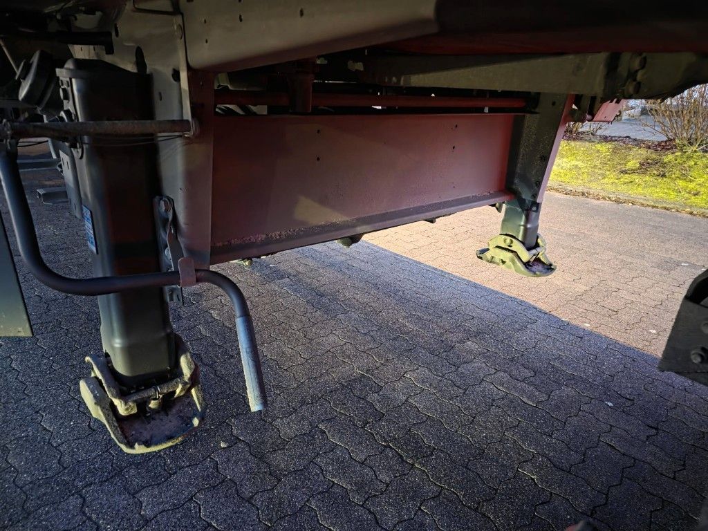 Fahrzeugabbildung Schmitz Cargobull City Tiefkühler, 2. Achs drehbar, 3 to Ladebordw