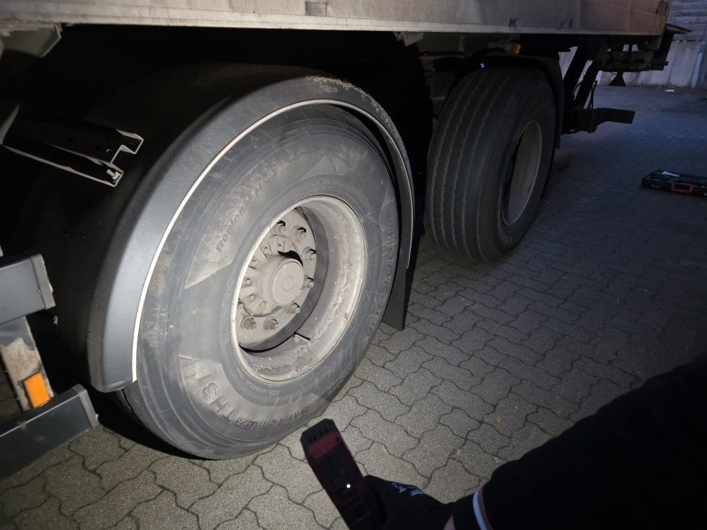 Fahrzeugabbildung Schmitz Cargobull City Tiefkühler, 2. Achs drehbar, 3 to Ladebordw