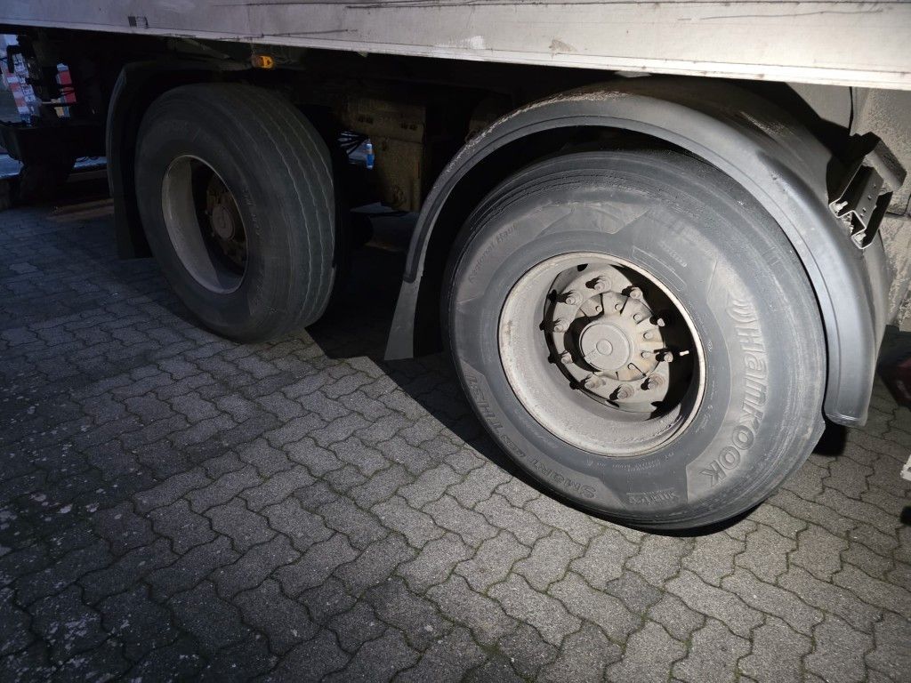 Fahrzeugabbildung Schmitz Cargobull City Tiefkühler, 2. Achs drehbar, 3 to Ladebordw