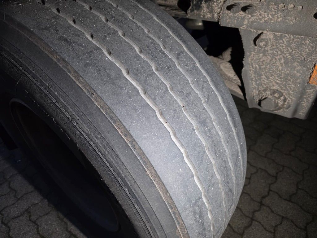 Fahrzeugabbildung Schmitz Cargobull City Tiefkühler, 2. Achs drehbar, 3 to Ladebordw