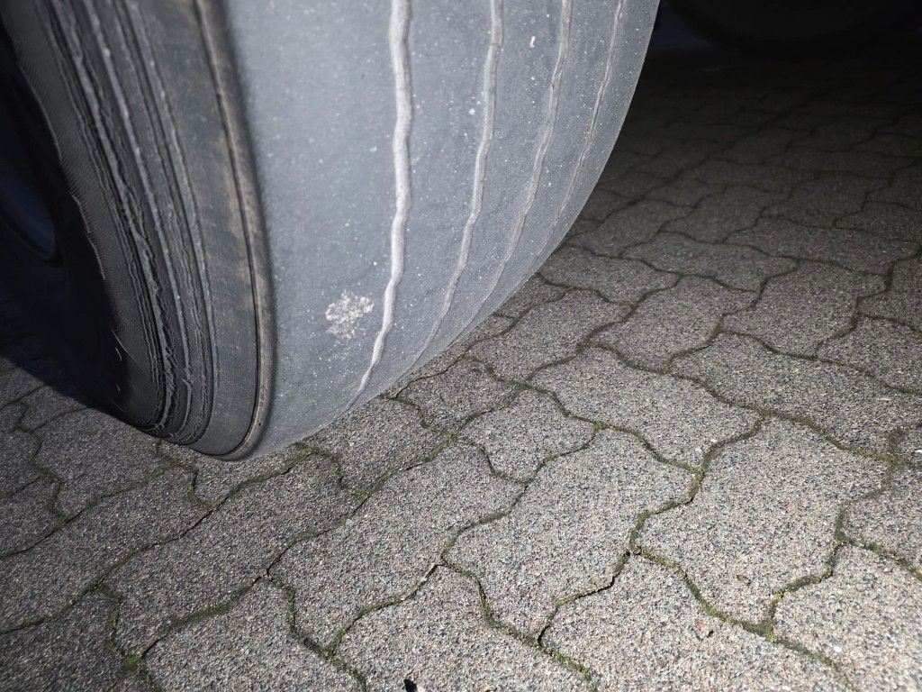 Fahrzeugabbildung Schmitz Cargobull City Tiefkühler, 2. Achs drehbar, 3 to Ladebordw