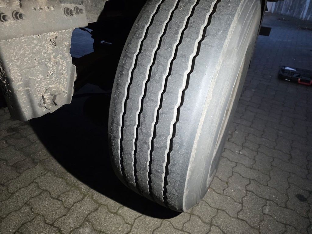 Fahrzeugabbildung Schmitz Cargobull City Tiefkühler, 2. Achs drehbar, 3 to Ladebordw