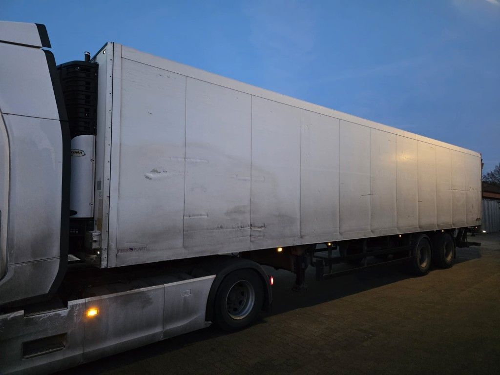 Fahrzeugabbildung Schmitz Cargobull City Tiefkühler, 2. Achs drehbar, 3 to Ladebordw