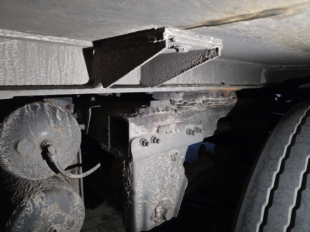 Fahrzeugabbildung Schmitz Cargobull City Tiefkühler, 2. Achs drehbar, 3 to Ladebordw