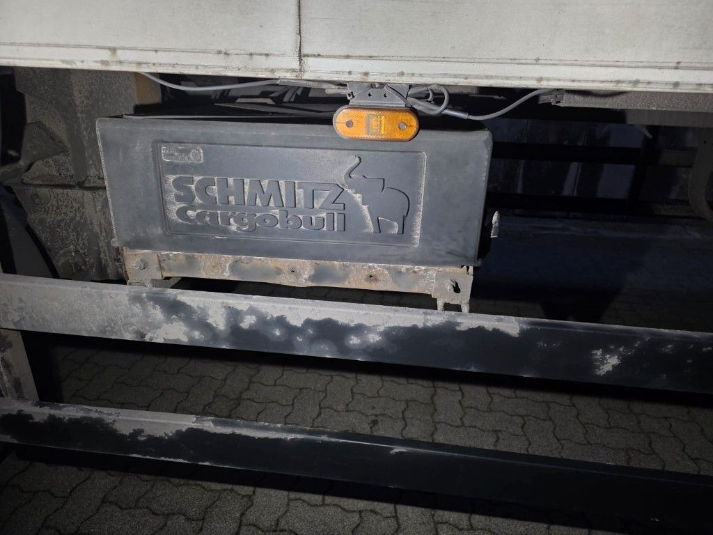 Fahrzeugabbildung Schmitz Cargobull City Tiefkühler, 2. Achs drehbar, 3 to Ladebordw