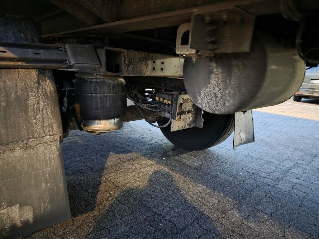 Fahrzeugabbildung Schmitz Cargobull City Tiefkühler, 2. Achs drehbar, 3 to Ladebordw