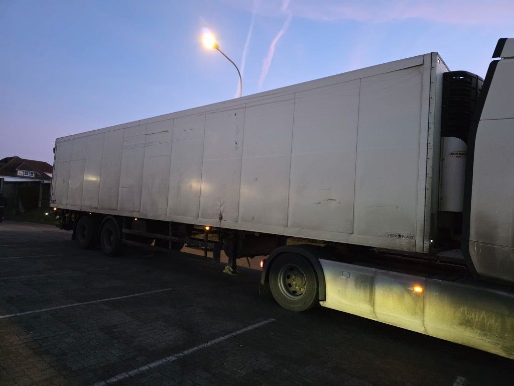 Fahrzeugabbildung Schmitz Cargobull City Tiefkühler, 2. Achs drehbar, 3 to Ladebordw
