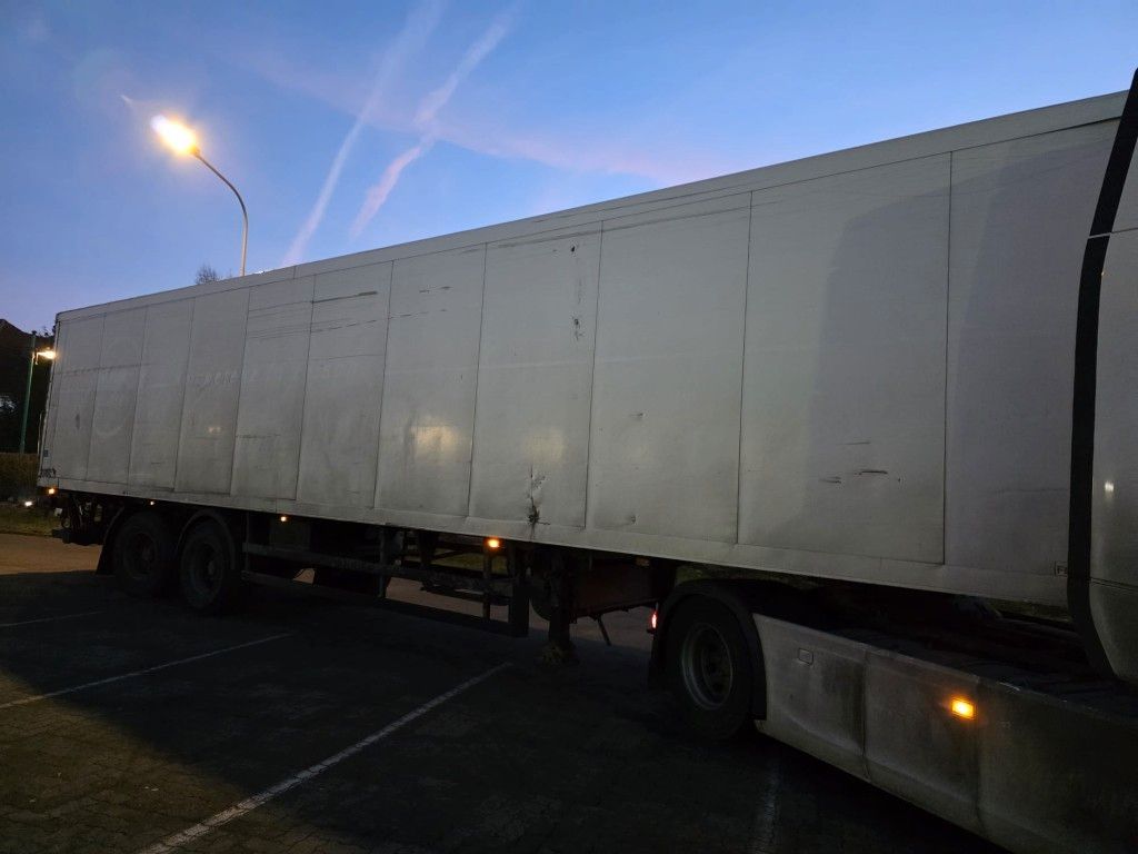 Fahrzeugabbildung Schmitz Cargobull City Tiefkühler, 2. Achs drehbar, 3 to Ladebordw