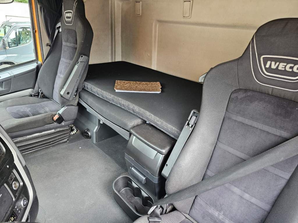 Fahrzeugabbildung Iveco 460, Hi-Line.Retrader,voll durchrepariert