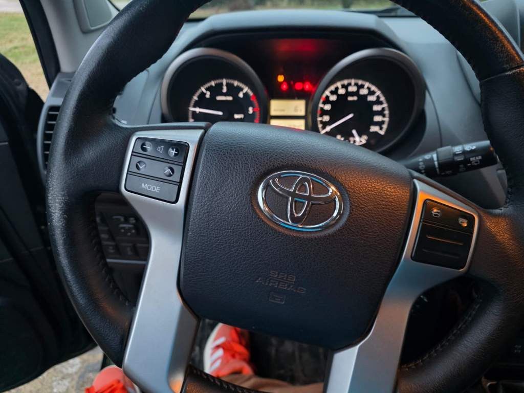 Fahrzeugabbildung Toyota Land Cruiser 3.0 D-4D, Klima, AHK, Mwst. ausweis