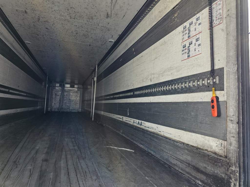 Fahrzeugabbildung Schmitz Cargobull Tiefkühler City, 2. Achse drehbar, Carrier 1550