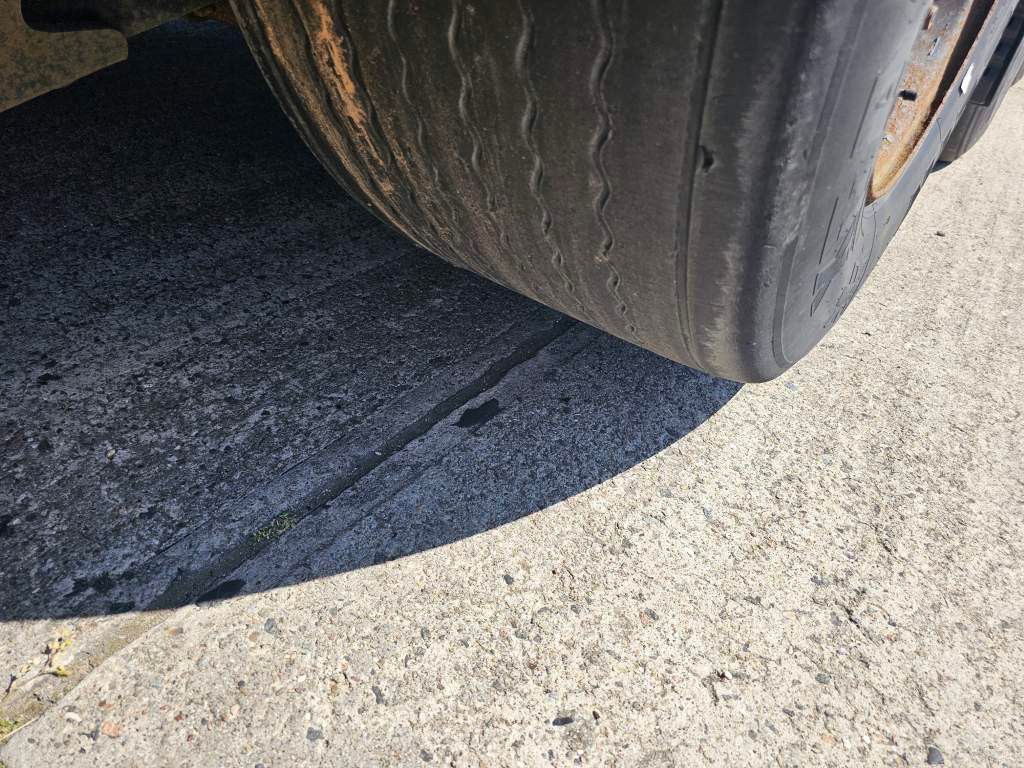 Fahrzeugabbildung Krone Gardine Mega, Anti Eis Dach,2 Liftachse,Hubdach