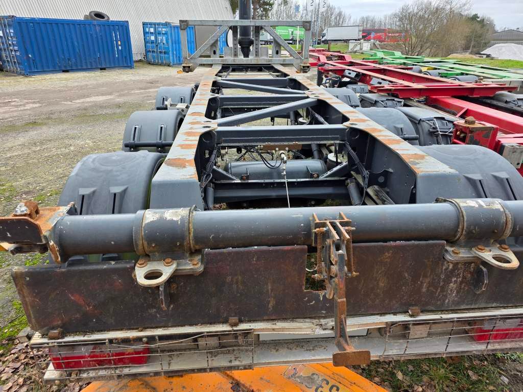 Fahrzeugabbildung Lag Kipp-Chassis 20", Liftachse,Staukiste Edelstahl