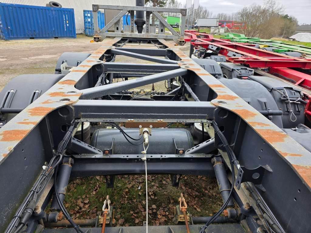 Fahrzeugabbildung Lag Kipp-Chassis 20", Liftachse,Staukiste Edelstahl