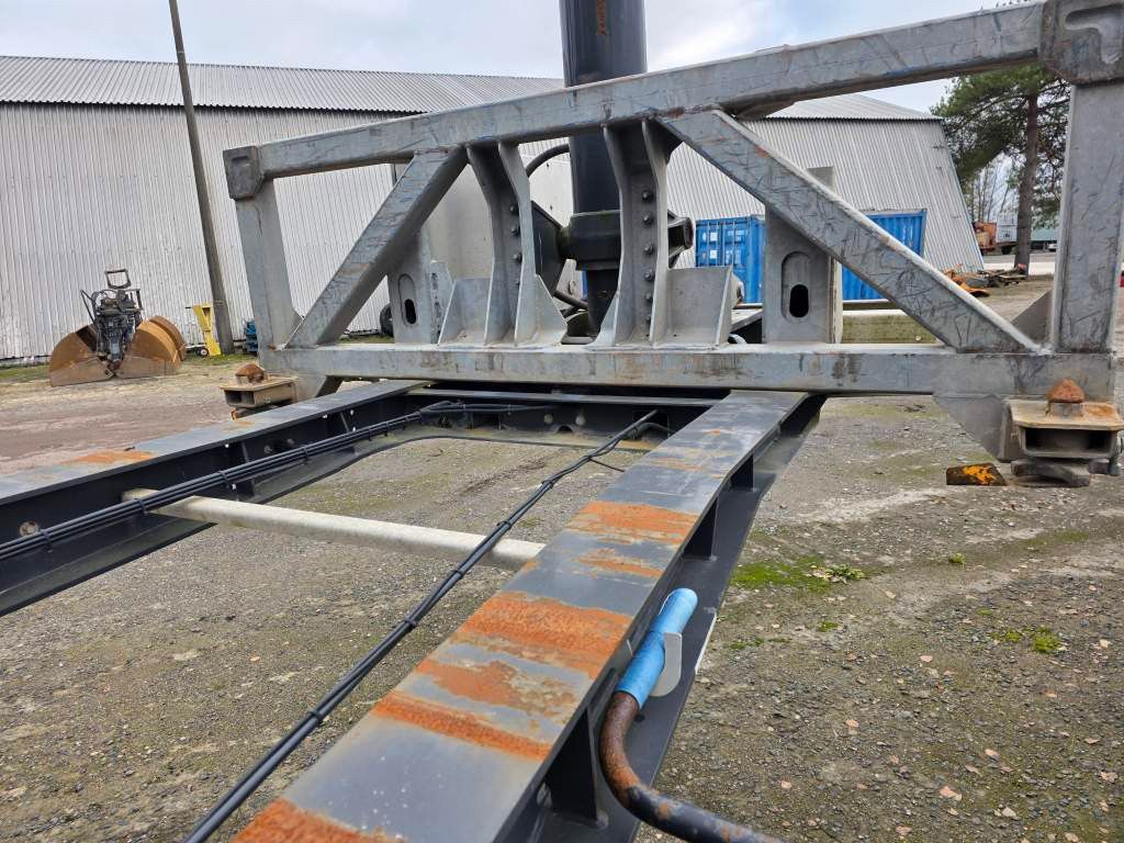 Fahrzeugabbildung Lag Kipp-Chassis 20", Liftachse,Staukiste Edelstahl