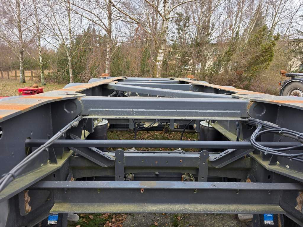 Fahrzeugabbildung Lag Kipp-Chassis 20", Liftachse,Staukiste Edelstahl