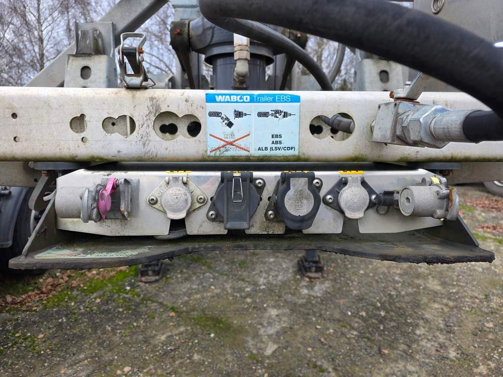 Fahrzeugabbildung Lag Kipp-Chassis 20", Liftachse,Staukiste Edelstahl